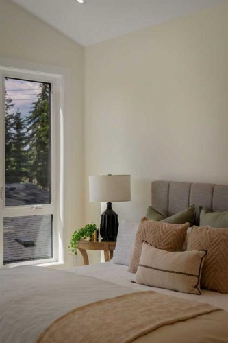 3917 23 Avenue Sw, Calgary, AB - Indoor Photo Showing Bedroom