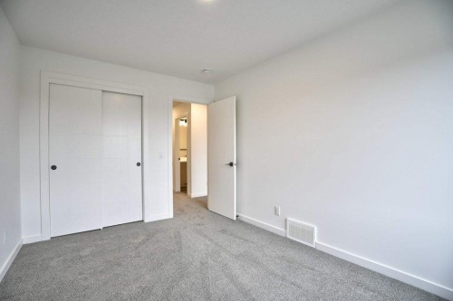 41 Legacy Point Terrace Se, Calgary, AB 