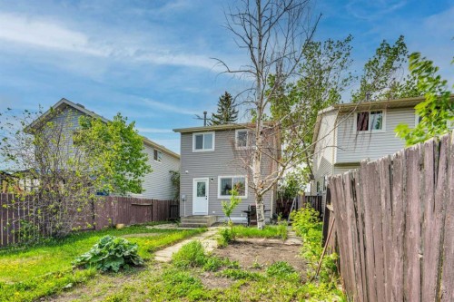 74 Castledale Way Ne, Calgary, AB 