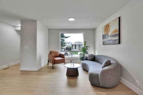 74 Castledale Way Ne, Calgary, AB 