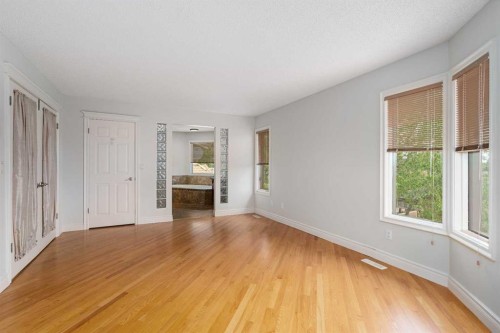 112 Hawkford Crescent Nw, Calgary, AB - Indoor Photo Showing Other Room