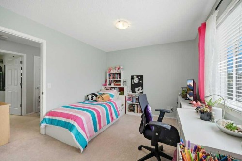 319 Everstone Drive Sw, Calgary, AB 