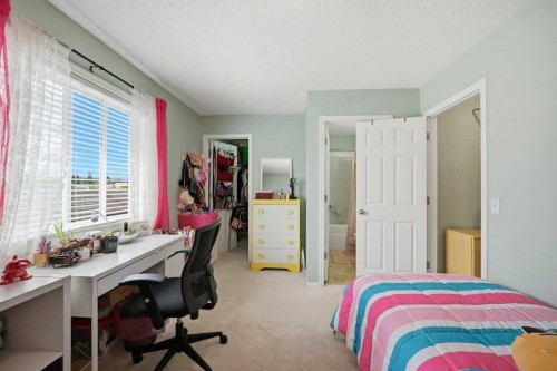 319 Everstone Drive Sw, Calgary, AB 