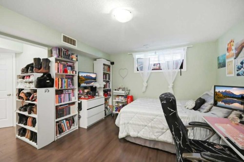 319 Everstone Drive Sw, Calgary, AB 