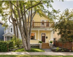 439 12 Street NW Calgary, AB T2N 1Y9