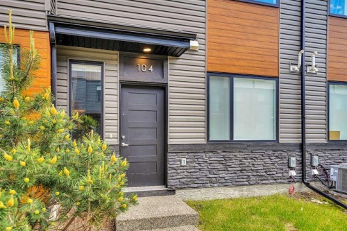 104 Corner Glen Circle Ne, Calgary, AB 