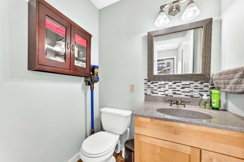 63 Strathcona Crescent Sw, Calgary, AB 