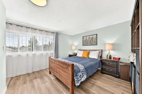63 Strathcona Crescent Sw, Calgary, AB 