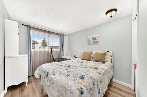 63 Strathcona Crescent Sw, Calgary, AB 
