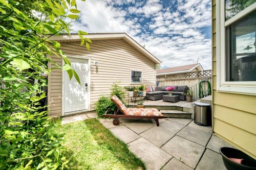 63 Strathcona Crescent Sw, Calgary, AB 