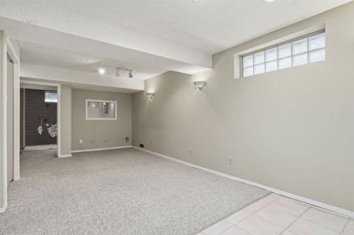 298 Costa Mesa Close Ne, Calgary, AB 