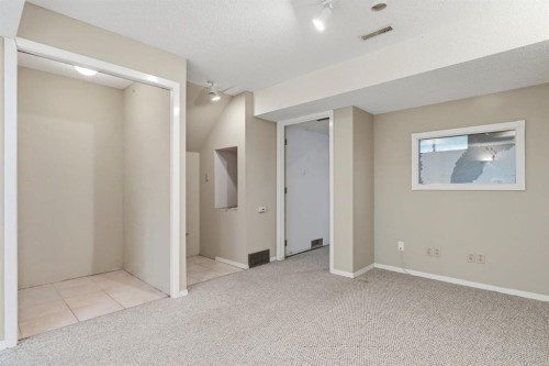 298 Costa Mesa Close Ne, Calgary, AB 
