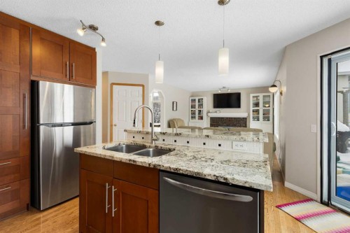 136 Douglas Glen Heath Se, Calgary, AB - Indoor Photo Showing Kitchen With Double Sink With Upgraded Kitchen