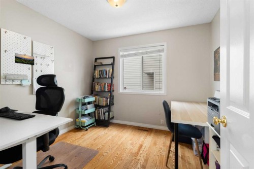 136 Douglas Glen Heath Se, Calgary, AB - Indoor Photo Showing Office