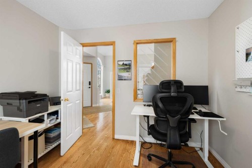 136 Douglas Glen Heath Se, Calgary, AB - Indoor Photo Showing Office