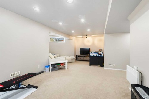 136 Douglas Glen Heath Se, Calgary, AB - Indoor