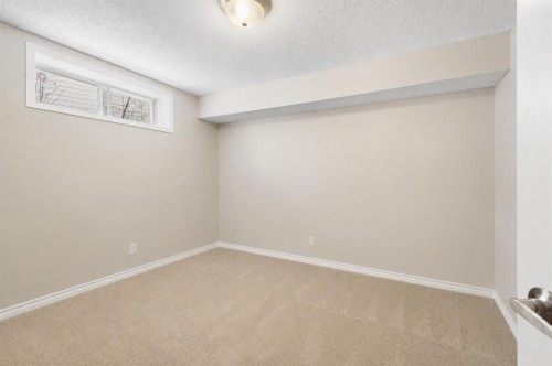 136 Douglas Glen Heath Se, Calgary, AB - Indoor Photo Showing Other Room