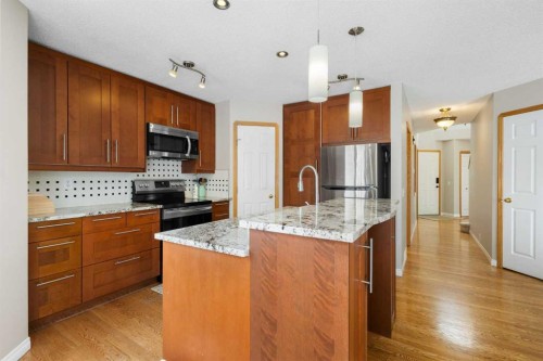 136 Douglas Glen Heath Se, Calgary, AB - Indoor Photo Showing Kitchen With Upgraded Kitchen