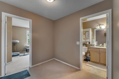 223 Mckenzie Towne Gate Se, Calgary, AB 