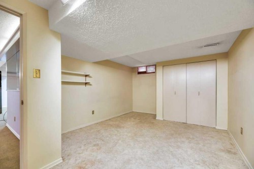 23 Penworth Crescent Se, Calgary, AB 