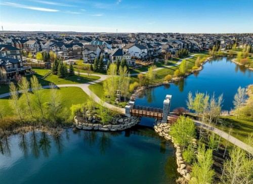 23 Kingston View Se, Airdrie, AB 
