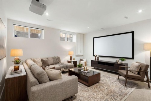 515 9 Street Ne, Calgary, AB 