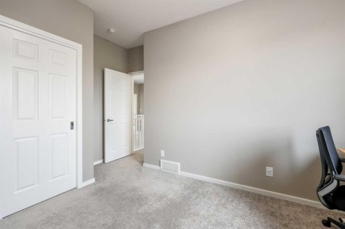 142 Yorkstone Way Sw, Calgary, AB 