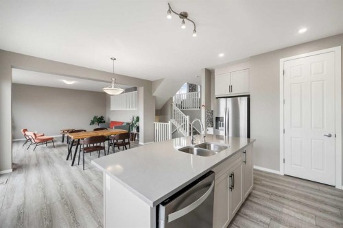 142 Yorkstone Way Sw, Calgary, AB 