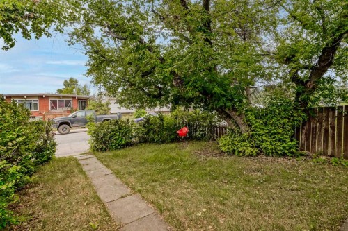 2240A 43 Street Se, Calgary, AB 