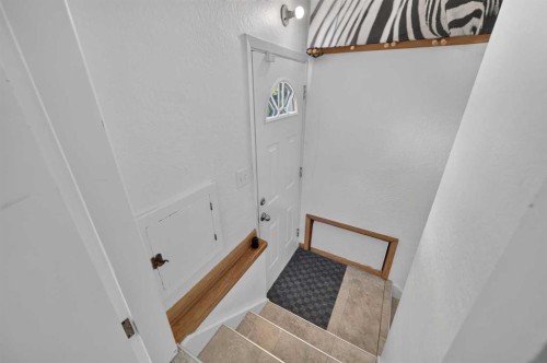 136 Hendon Drive Nw, Calgary, AB 