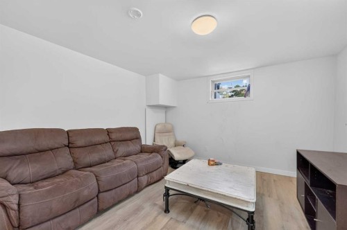 136 Hendon Drive Nw, Calgary, AB 