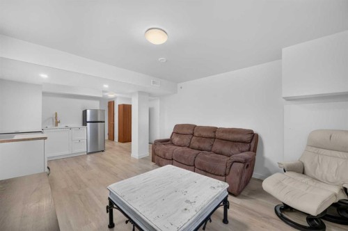 136 Hendon Drive Nw, Calgary, AB 