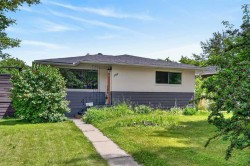 136 Hendon Drive NW Calgary, AB T2K 1Z1