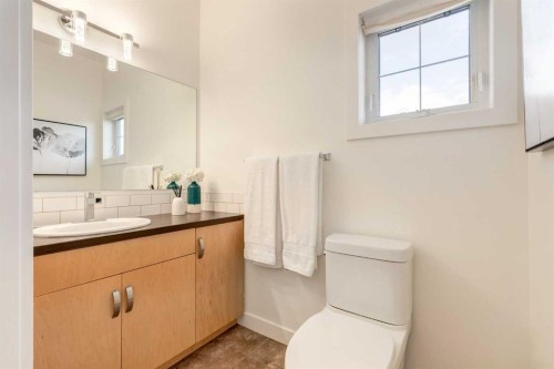 804-281 Cougar Ridge Drive Sw, Calgary, AB - Indoor Photo Showing Bathroom
