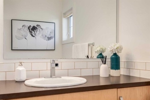 804-281 Cougar Ridge Drive Sw, Calgary, AB - Indoor Photo Showing Bathroom