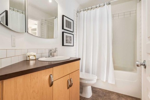 804-281 Cougar Ridge Drive Sw, Calgary, AB - Indoor Photo Showing Bathroom