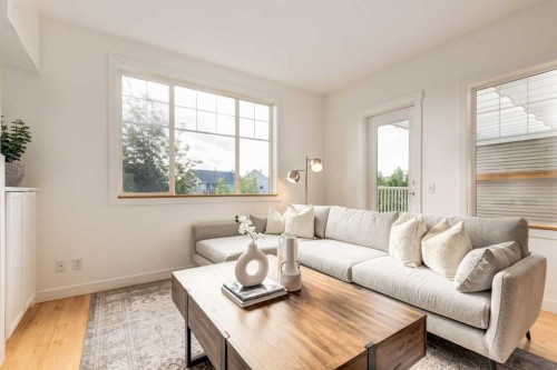 804-281 Cougar Ridge Drive Sw, Calgary, AB - Indoor Photo Showing Living Room
