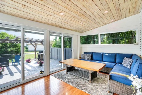 73 Riverview Close Se, Calgary, AB 
