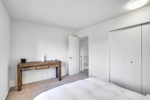 73 Riverview Close Se, Calgary, AB 