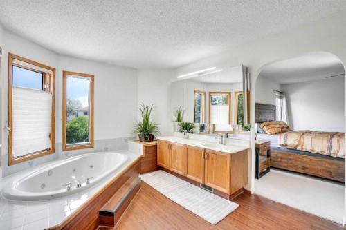 73 Riverview Close Se, Calgary, AB 