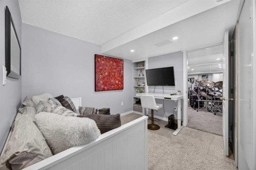 2029 Luxstone Boulevard Sw, Airdrie, AB - Indoor