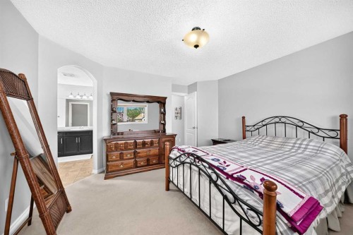 209 Crystal Green Point, Okotoks, AB 