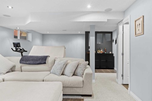 18 Hidden Creek Manor Nw, Calgary, AB 