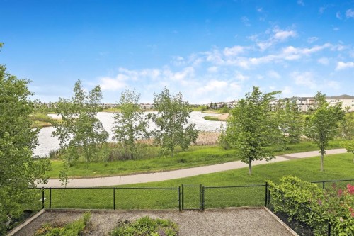 232 Copperpond Circle Se, Calgary, AB 