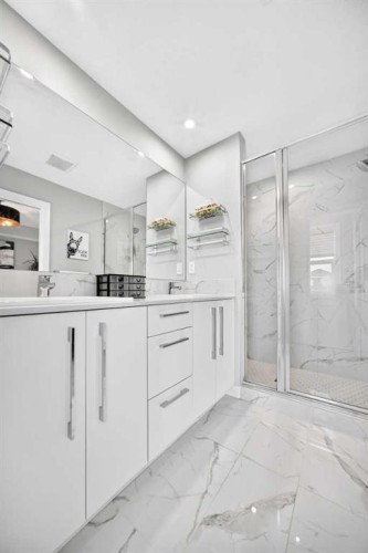 456 West Lakeview Drive, Chestermere, AB 