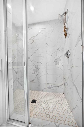 456 West Lakeview Drive, Chestermere, AB 