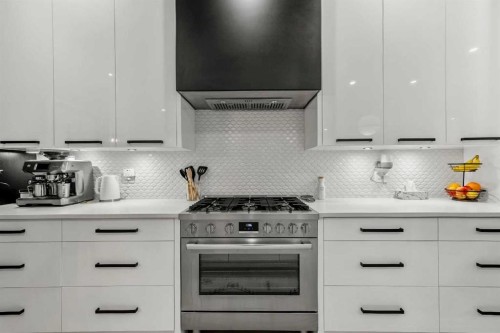 2017 42 Avenue Sw, Calgary, AB 