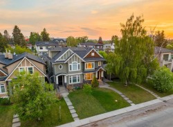 2427 22A Street NW Calgary, AB T2M 3X7