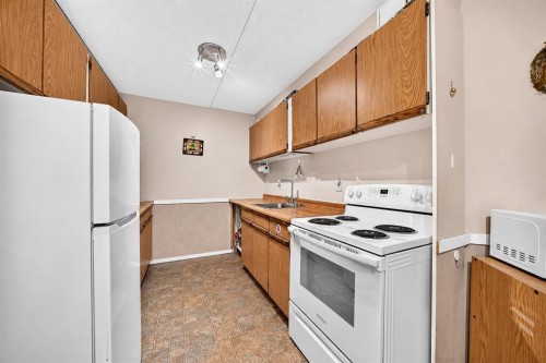 106-5204 Dalton Drive Nw, Calgary, AB - Indoor Photo Showing Kitchen