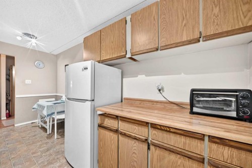 106-5204 Dalton Drive Nw, Calgary, AB - Indoor Photo Showing Kitchen